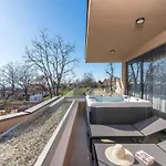 Vila Near With Sea View