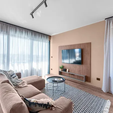 Villa Spacious With Terrace And Bubble Bath *