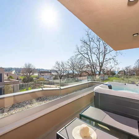 Spacious With Terrace And Bubble Bath * Brtonigla