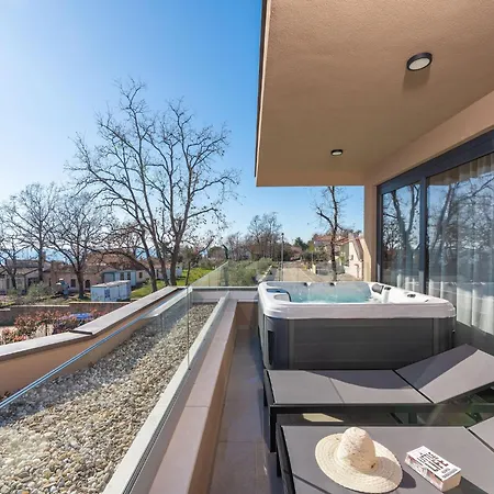 Spacious With Terrace And Bubble Bath * Brtonigla