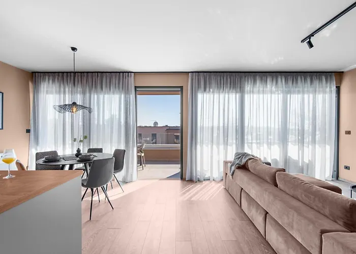 Near With Sea View Villa *